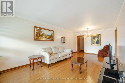 124 Firgrove Crescent, Toronto (Glenfield-Jane Heights), ON - Indoor Photo Showing Living Room