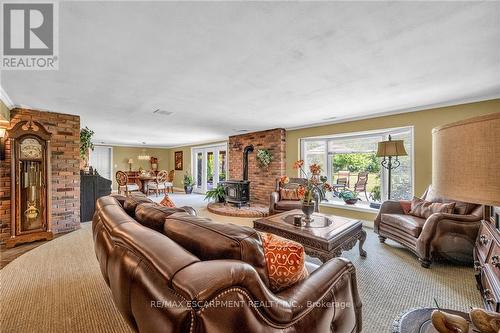 32 Haldimand Trail, Haldimand, ON - Indoor Photo Showing Living Room