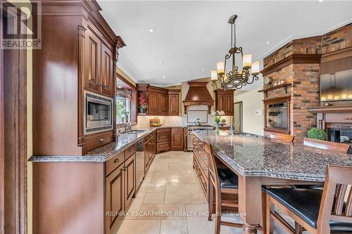 32 Haldimand Trail, Haldimand, ON - Indoor Photo Showing Kitchen With Upgraded Kitchen