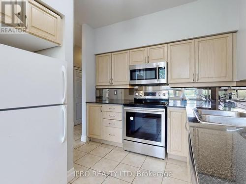 105 - 388 Prince Of Wales Drive, Mississauga (City Centre), ON - Indoor Photo Showing Kitchen