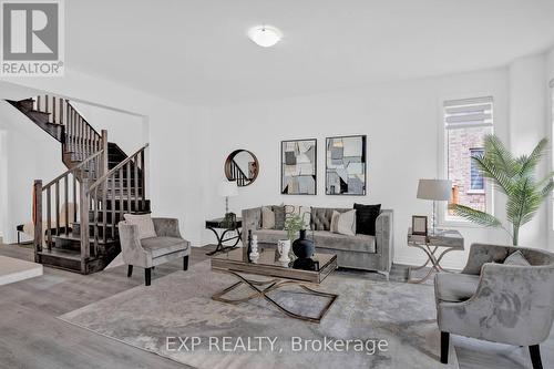 120 West Oak Trail, Barrie (Painswick South), ON - Indoor Photo Showing Living Room