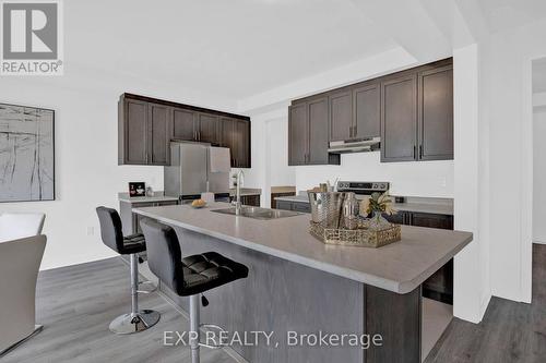 120 West Oak Trail, Barrie (Painswick South), ON - Indoor Photo Showing Kitchen