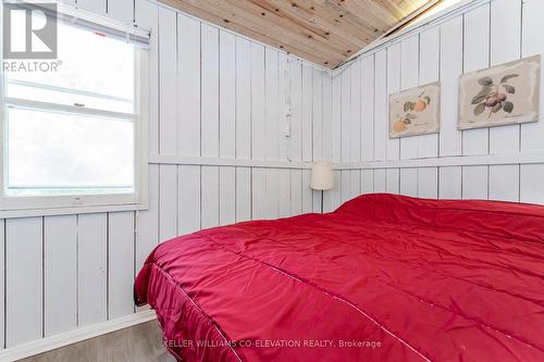 1486 Tiny Beaches Road N, Tiny, ON - Indoor Photo Showing Bedroom