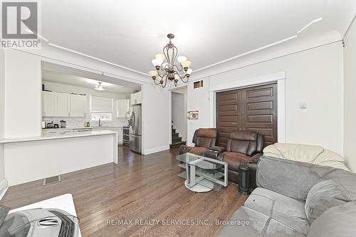 18 David Street, Brampton (Downtown Brampton), ON - Indoor Photo Showing Living Room