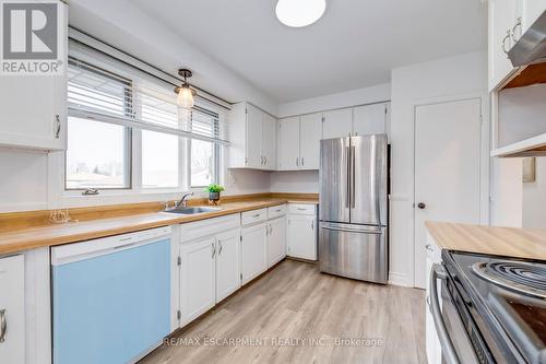 615 Cumberland Avenue E, Burlington (Appleby), ON - Indoor Photo Showing Kitchen