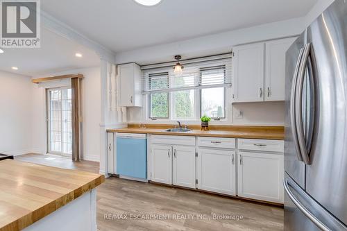 615 Cumberland Avenue E, Burlington (Appleby), ON - Indoor Photo Showing Kitchen