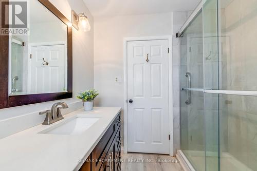 615 Cumberland Avenue E, Burlington (Appleby), ON - Indoor Photo Showing Bathroom