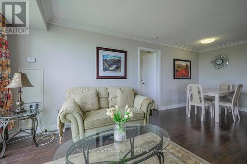 2225 - 238 Bonis Avenue, Toronto (Tam O'Shanter-Sullivan), ON - Indoor Photo Showing Living Room