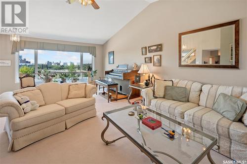 936 Saskatchewan Crescent E, Saskatoon, SK - Indoor Photo Showing Living Room