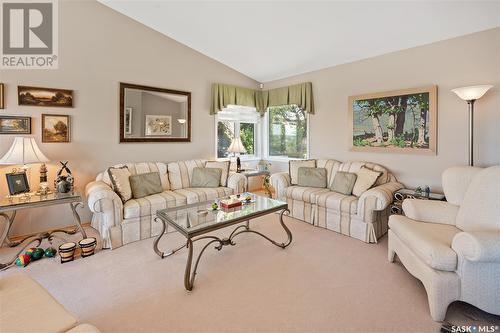 936 Saskatchewan Crescent E, Saskatoon, SK - Indoor Photo Showing Living Room