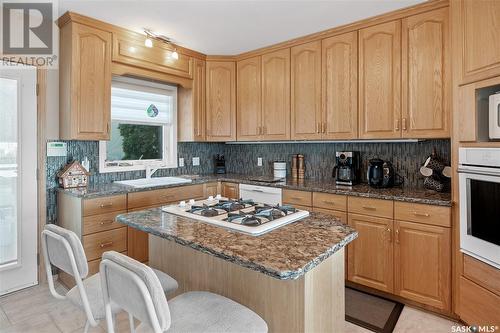 936 Saskatchewan Crescent E, Saskatoon, SK - Indoor Photo Showing Kitchen