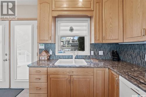 936 Saskatchewan Crescent E, Saskatoon, SK - Indoor Photo Showing Kitchen