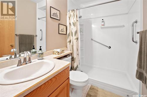 936 Saskatchewan Crescent E, Saskatoon, SK - Indoor Photo Showing Bathroom