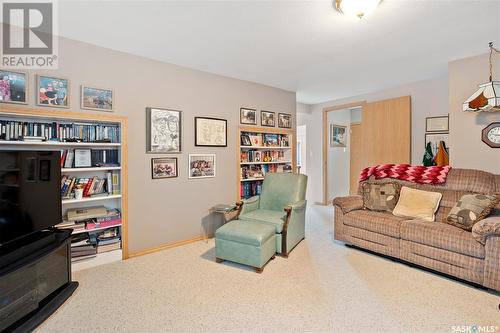 936 Saskatchewan Crescent E, Saskatoon, SK - Indoor Photo Showing Living Room