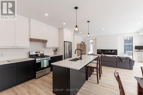 33 - 1820 Canvas Way, London, ON - Indoor Photo Showing Kitchen With Double Sink With Upgraded Kitchen