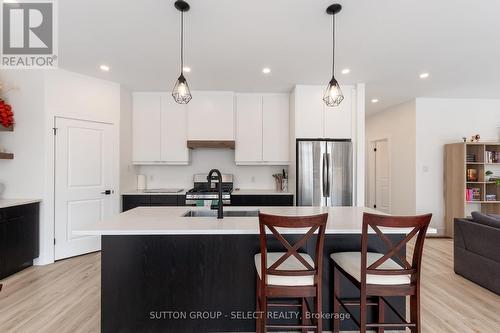 33 - 1820 Canvas Way, London, ON - Indoor Photo Showing Kitchen With Upgraded Kitchen