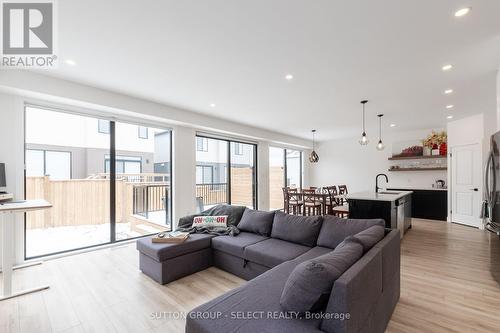 33 - 1820 Canvas Way, London, ON - Indoor Photo Showing Living Room