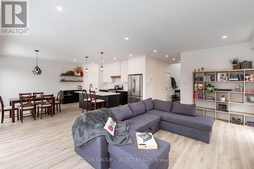 33 - 1820 Canvas Way, London, ON - Indoor Photo Showing Living Room