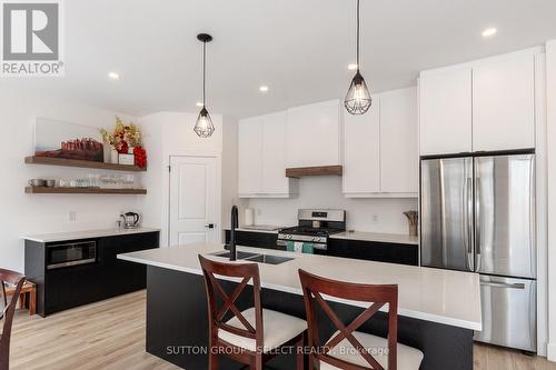 33 - 1820 Canvas Way, London, ON - Indoor Photo Showing Kitchen With Double Sink With Upgraded Kitchen