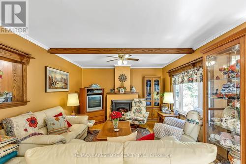 3115 Meyers Road S, Hamilton Township (Baltimore), ON - Indoor Photo Showing Living Room With Fireplace