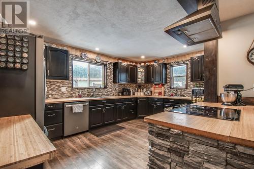 26 Byers Road, Cherryville, BC - Indoor Photo Showing Kitchen