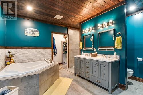 26 Byers Road, Cherryville, BC - Indoor Photo Showing Bathroom