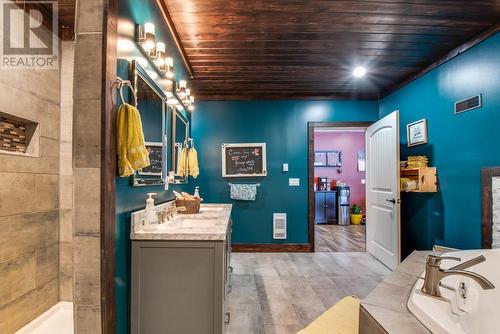 26 Byers Road, Cherryville, BC - Indoor Photo Showing Bathroom