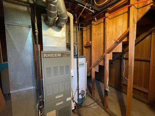 2705 Blewett Road, Nelson, BC - Indoor Photo Showing Basement