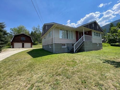 2705 Blewett Road, Nelson, BC - Outdoor