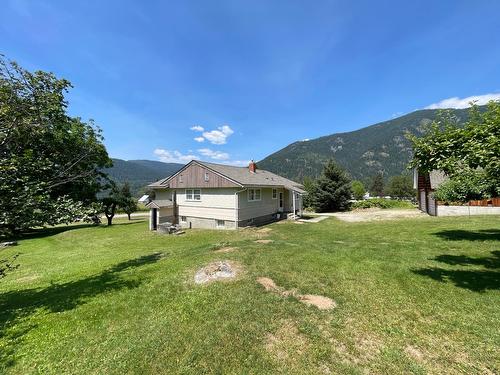 2705 Blewett Road, Nelson, BC - Outdoor