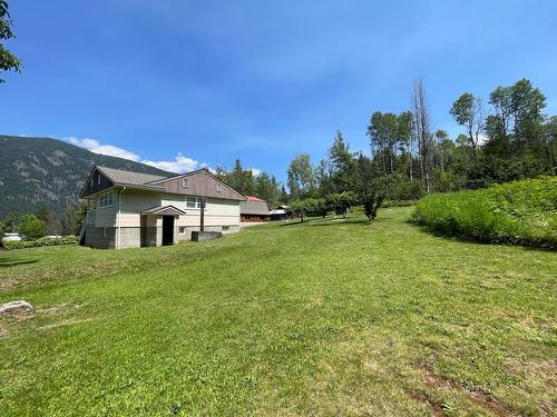 2705 Blewett Road, Nelson, BC - Outdoor