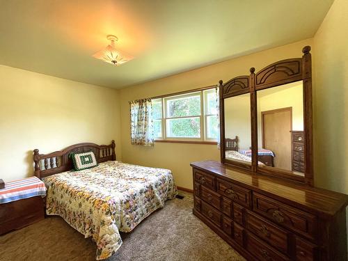 2705 Blewett Road, Nelson, BC - Indoor Photo Showing Bedroom