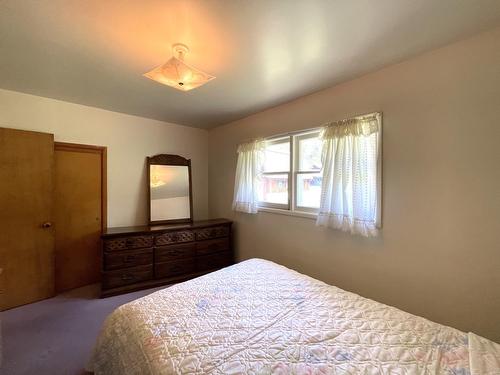 2705 Blewett Road, Nelson, BC - Indoor Photo Showing Bedroom