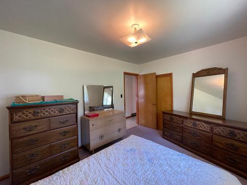 2705 Blewett Road, Nelson, BC - Indoor Photo Showing Bedroom