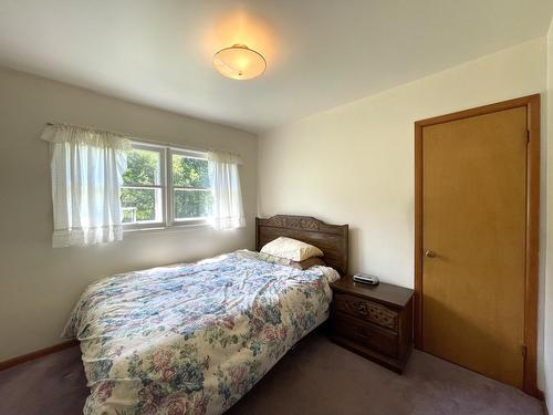 2705 Blewett Road, Nelson, BC - Indoor Photo Showing Bedroom