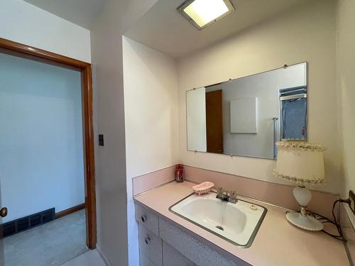 2705 Blewett Road, Nelson, BC - Indoor Photo Showing Bathroom