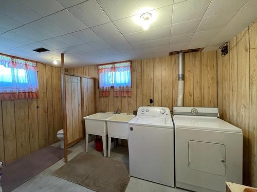 2705 Blewett Road, Nelson, BC - Indoor Photo Showing Laundry Room