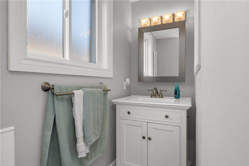 31 Trenholme Crescent, Hamilton, ON - Indoor Photo Showing Bathroom