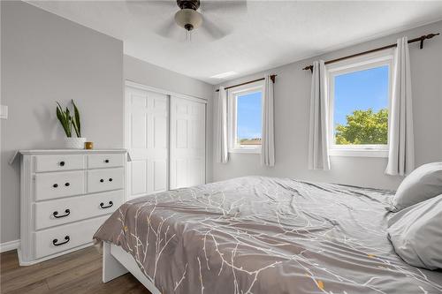 31 Trenholme Crescent, Hamilton, ON - Indoor Photo Showing Bedroom