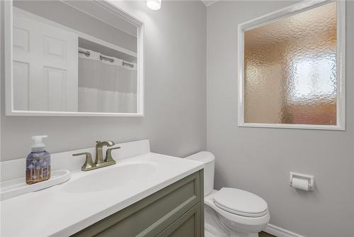 31 Trenholme Crescent, Hamilton, ON - Indoor Photo Showing Bathroom