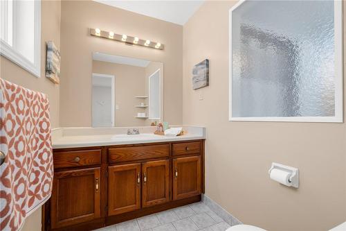 31 Trenholme Crescent, Hamilton, ON - Indoor Photo Showing Bathroom