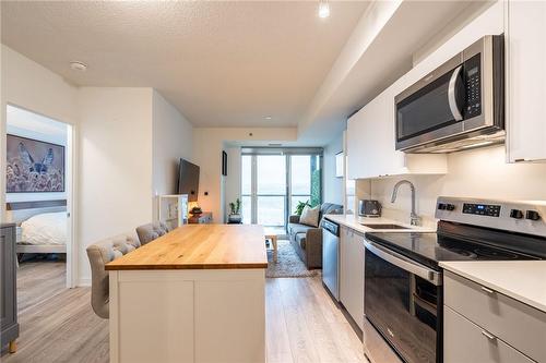 3200 Dakota Common|Unit #B717, Burlington, ON - Indoor Photo Showing Kitchen With Stainless Steel Kitchen