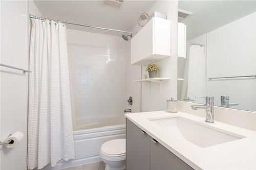 3200 Dakota Common|Unit #B717, Burlington, ON - Indoor Photo Showing Bathroom