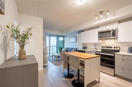 3200 Dakota Common|Unit #B717, Burlington, ON - Indoor Photo Showing Kitchen With Stainless Steel Kitchen