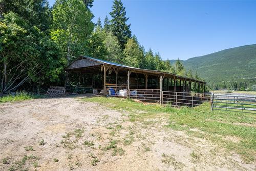 2990 50 Street, Salmon Arm, BC - Outdoor