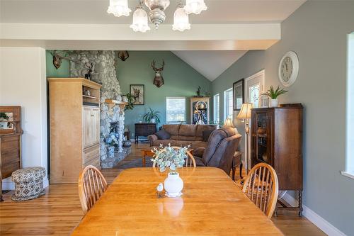 2990 50 Street, Salmon Arm, BC - Indoor Photo Showing Dining Room