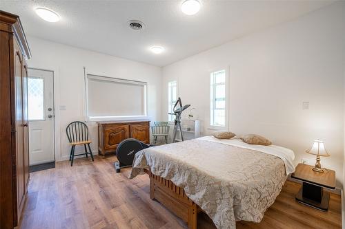 2990 50 Street, Salmon Arm, BC - Indoor Photo Showing Bedroom