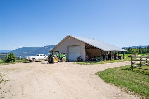 2990 50 Street, Salmon Arm, BC - Outdoor