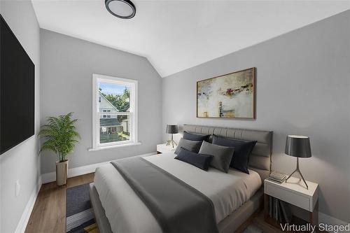 55 Douglas Avenue, Hamilton, ON - Indoor Photo Showing Bedroom