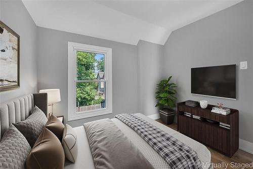 55 Douglas Avenue, Hamilton, ON - Indoor Photo Showing Bedroom